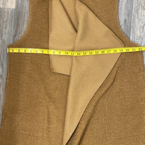 SALE 🛍️ MAX STUDIO Teddy sherpa vest Womens size M - Picture 5 of 7